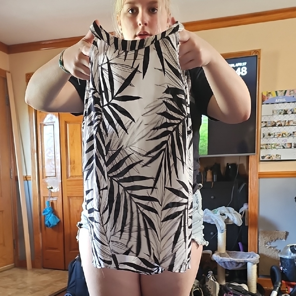 Black and White Leaf Print Sleeveless Top